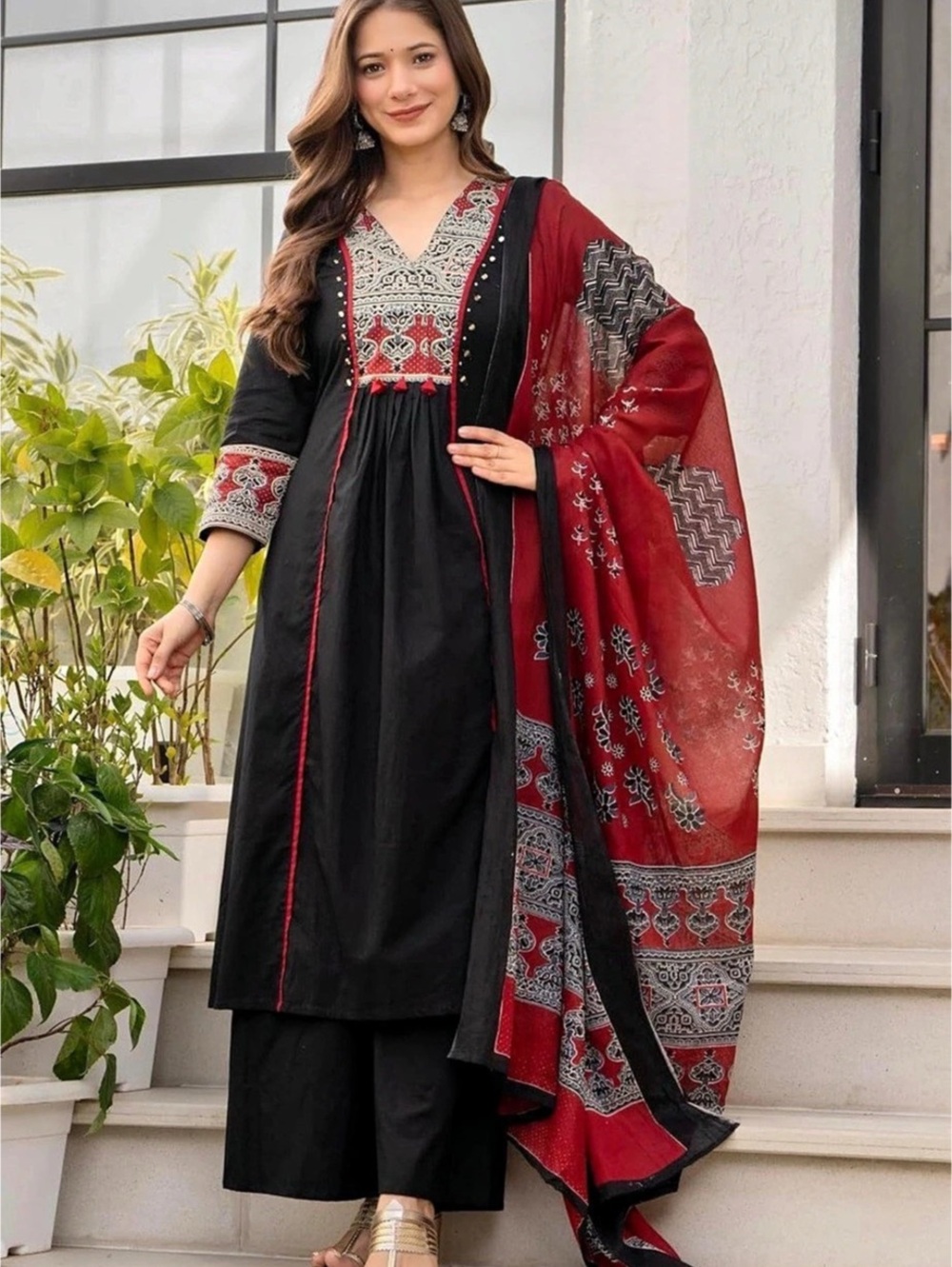 Indian Punjabi cotton Amayra Women's Black & Red Paisley Kurta Set NWT